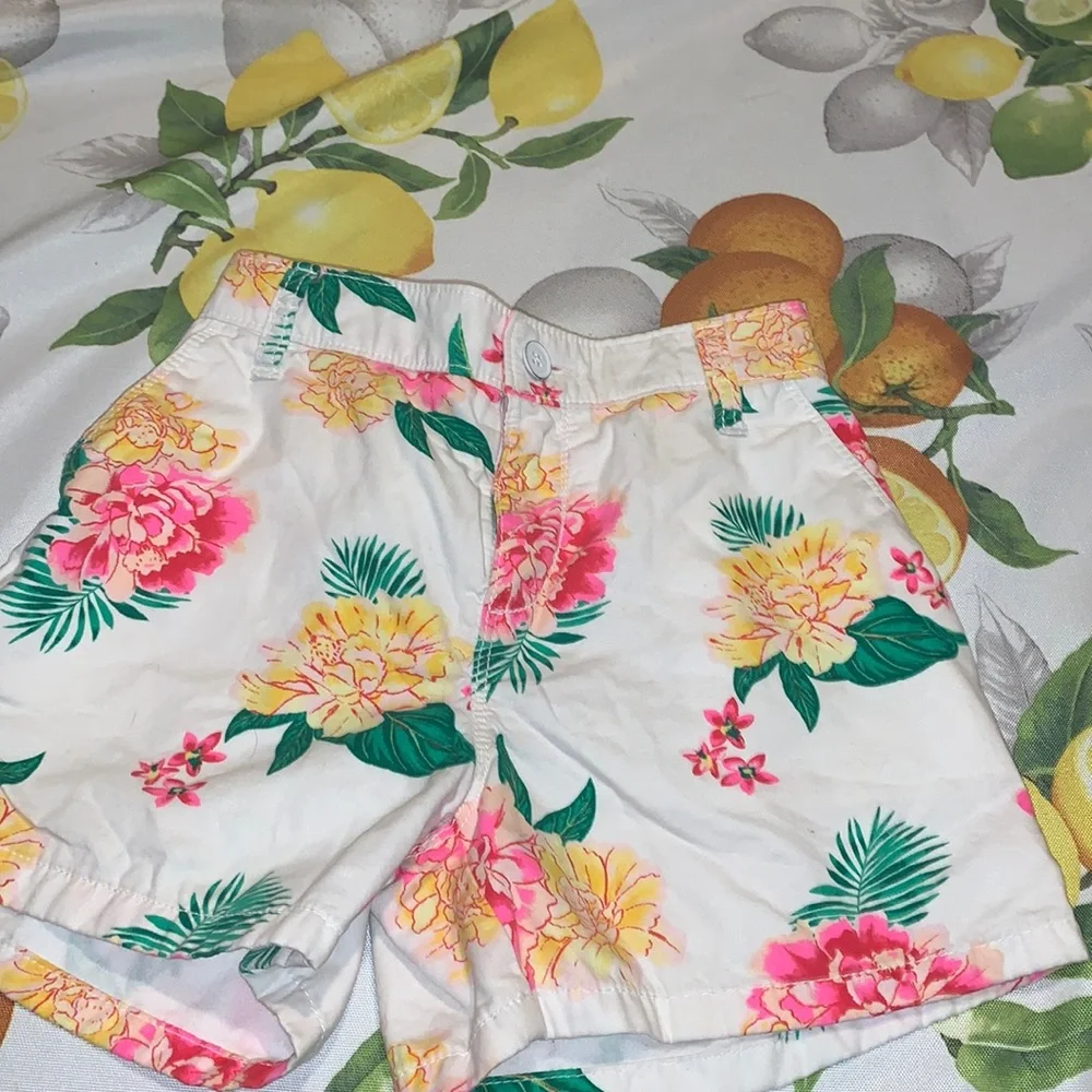 Old Navy Tropical Floral Pattern Pink, Yellow & Orange White Shorts sz Girl 16